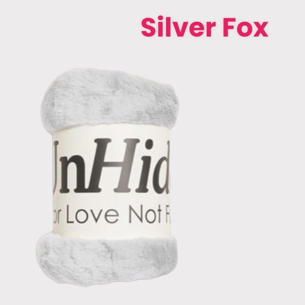NEW UnHide L’il Marshmallow Plush Blanket in Silver Fox - Picture 2 of 7